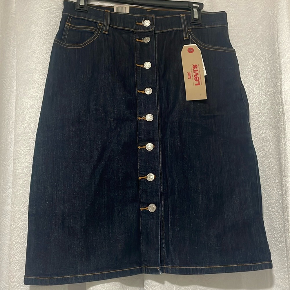 ⭐️Levi’s Denim Skirt